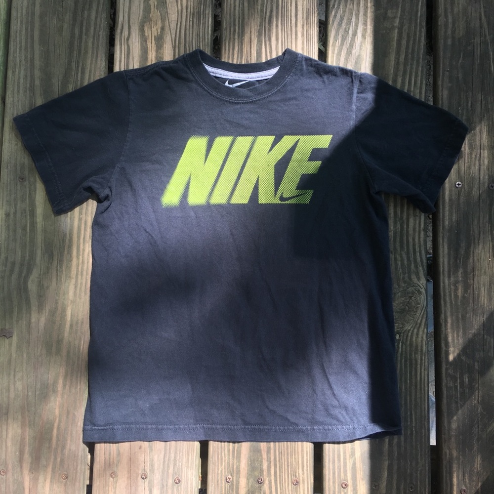 Boys Nike tee